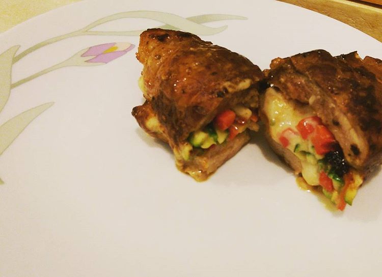 steak-filled-with-cheese-grilled-peppers-zucchini_2